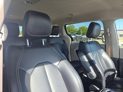 2023 Chrysler Pacifica Hybrid Touring L