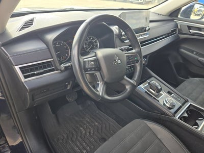2024 Mitsubishi Outlander SE