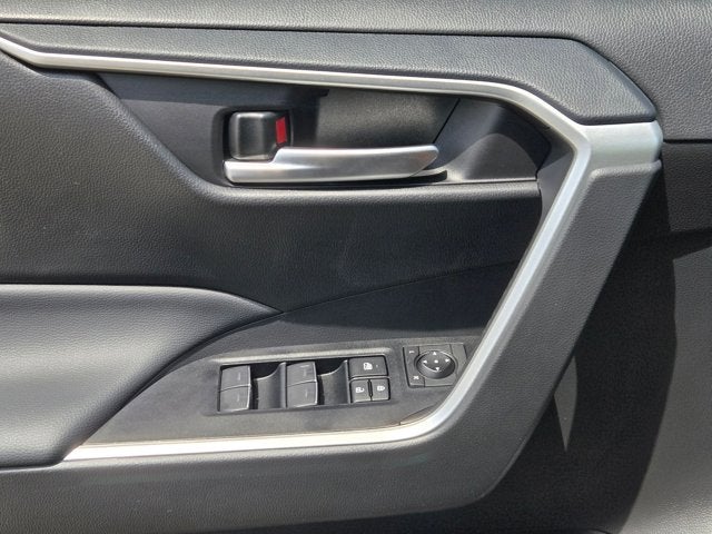 2025 Toyota RAV4 XLE FWD