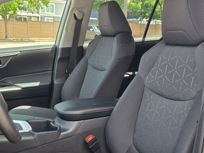 2025 Toyota RAV4 XLE FWD