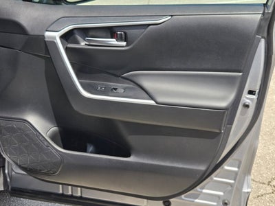 2025 Toyota RAV4 XLE FWD