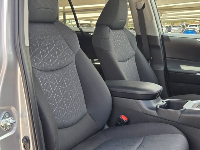 2025 Toyota RAV4 XLE FWD