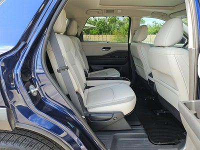 2022 Nissan Pathfinder SL