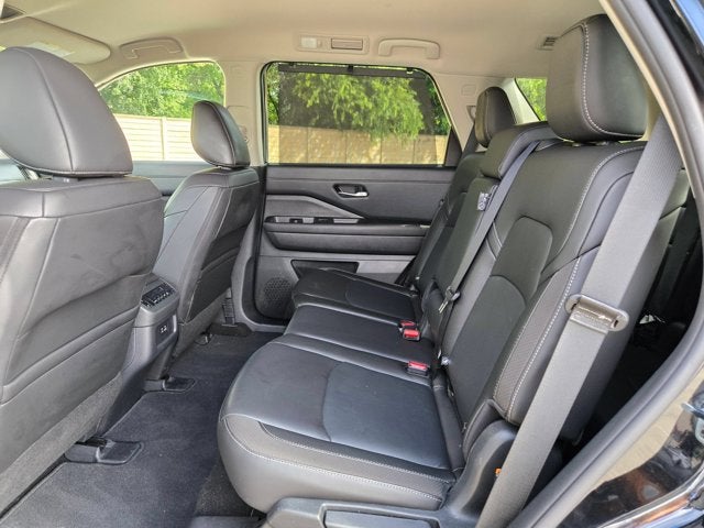 2025 Nissan Pathfinder SL 4WD