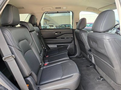 2025 Nissan Pathfinder SL 4WD