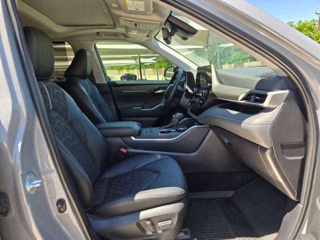 2025 Toyota Highlander Base