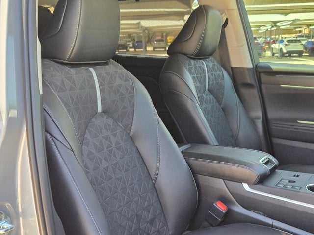 2025 Toyota Highlander Base