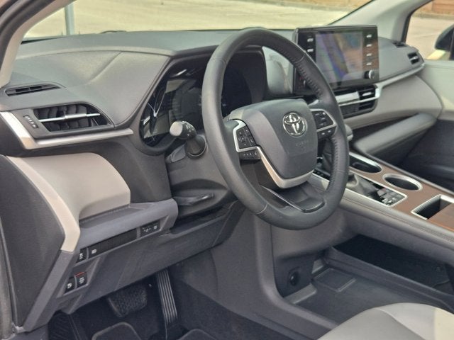 2022 Toyota Sienna XLE FWD 7-Passenger