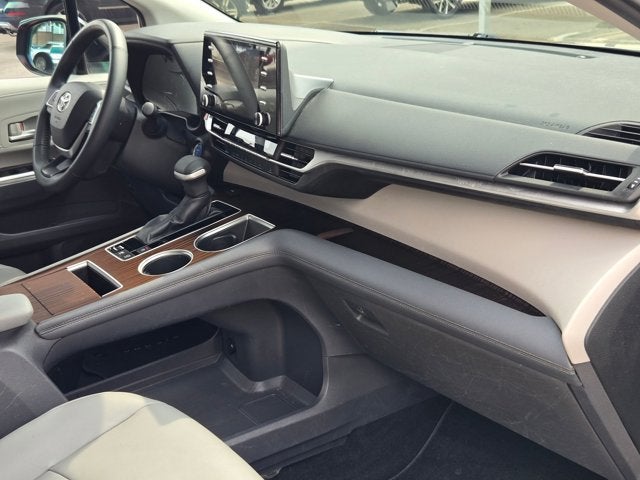 2022 Toyota Sienna XLE FWD 7-Passenger