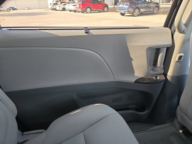 2020 Toyota Sienna Base