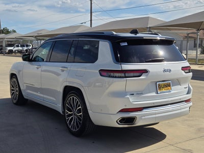 2022 Jeep GRAND CHEROKEE SUMMIT