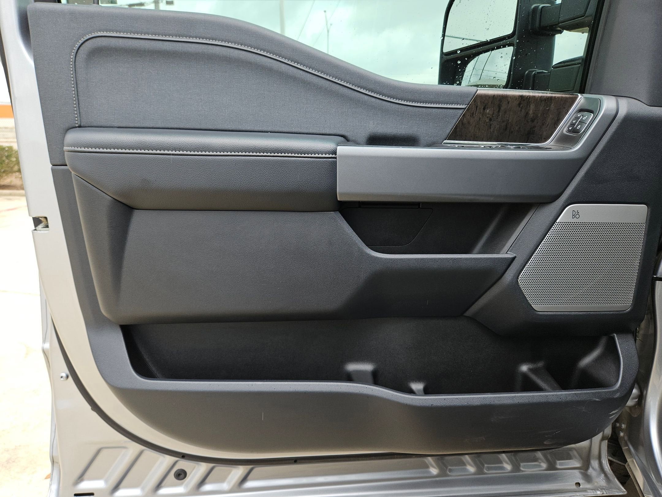 2024 Ford SUPER DUTY F-250 SRW LARIAT