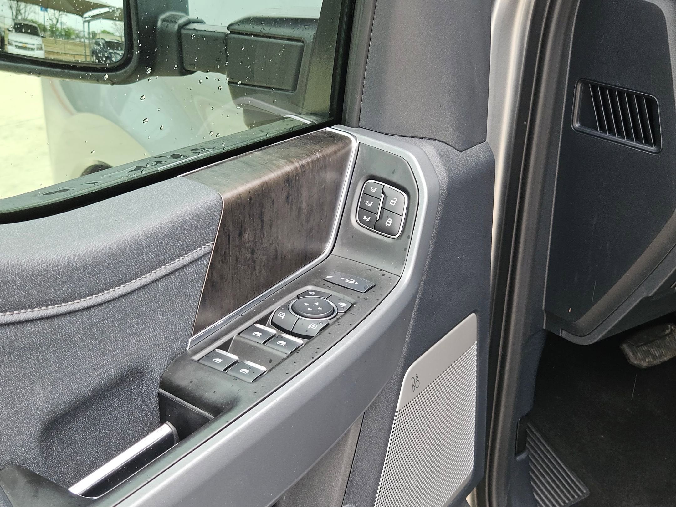2024 Ford SUPER DUTY F-250 SRW LARIAT