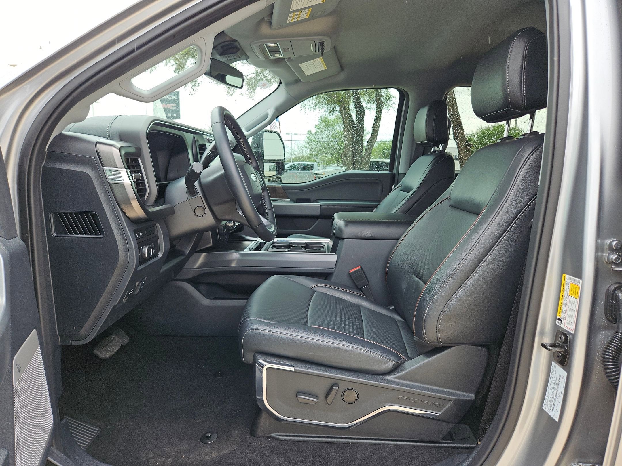 2024 Ford SUPER DUTY F-250 SRW LARIAT