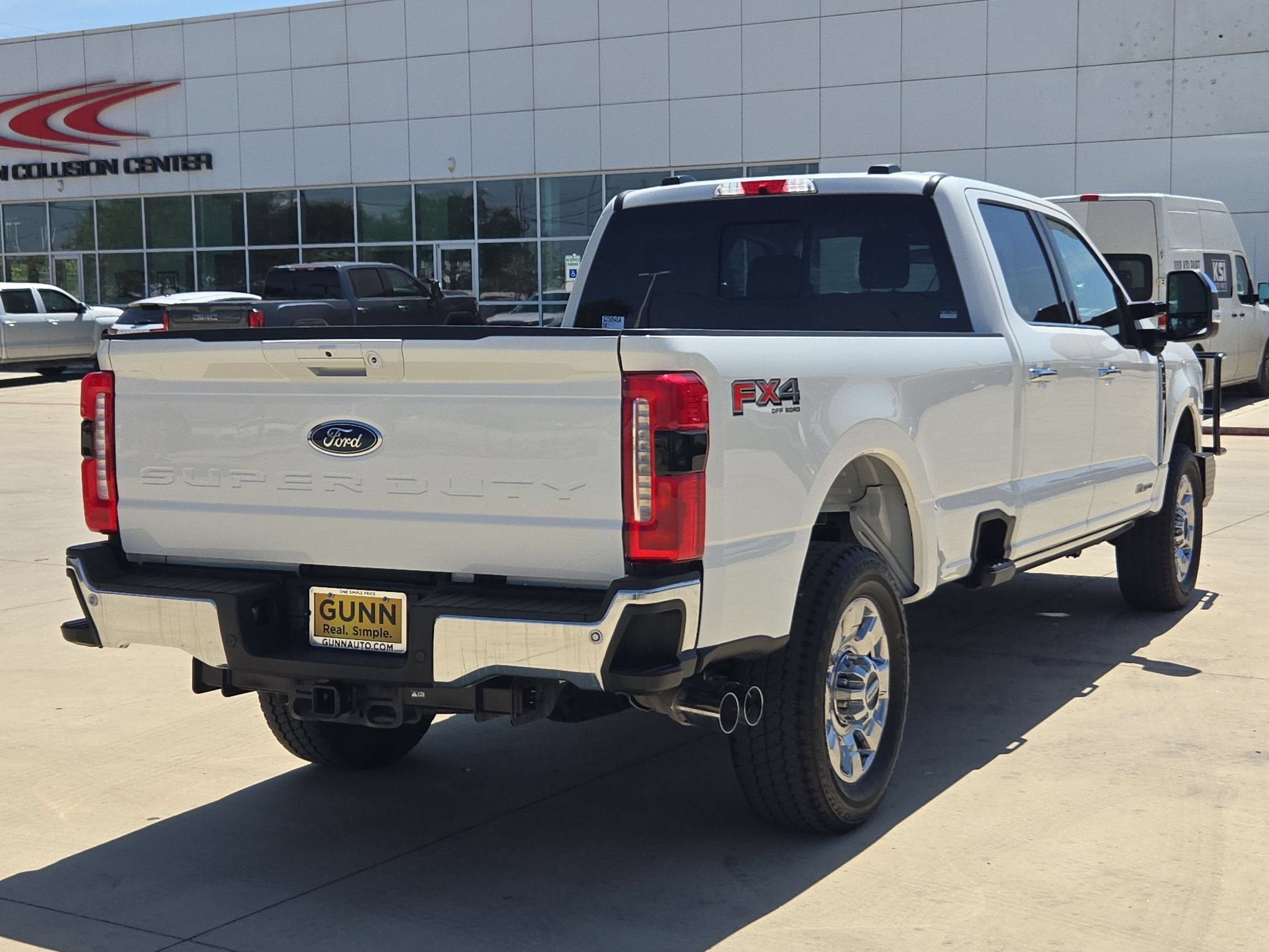 2025 Ford SUPER DUTY F-350 LARIAT SRW