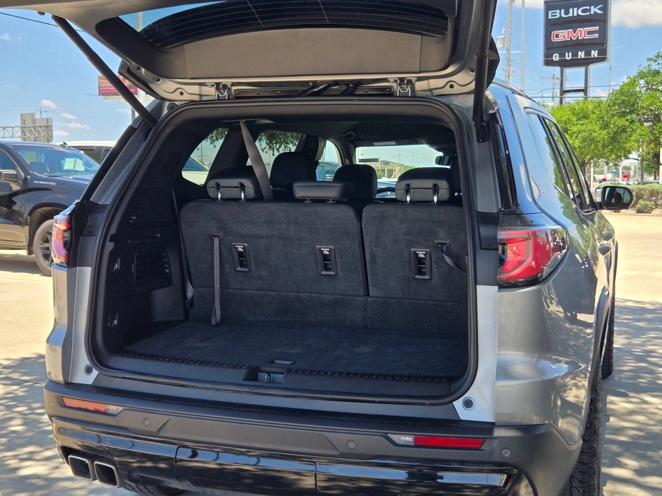2024 GMC ACADIA AWD AT4