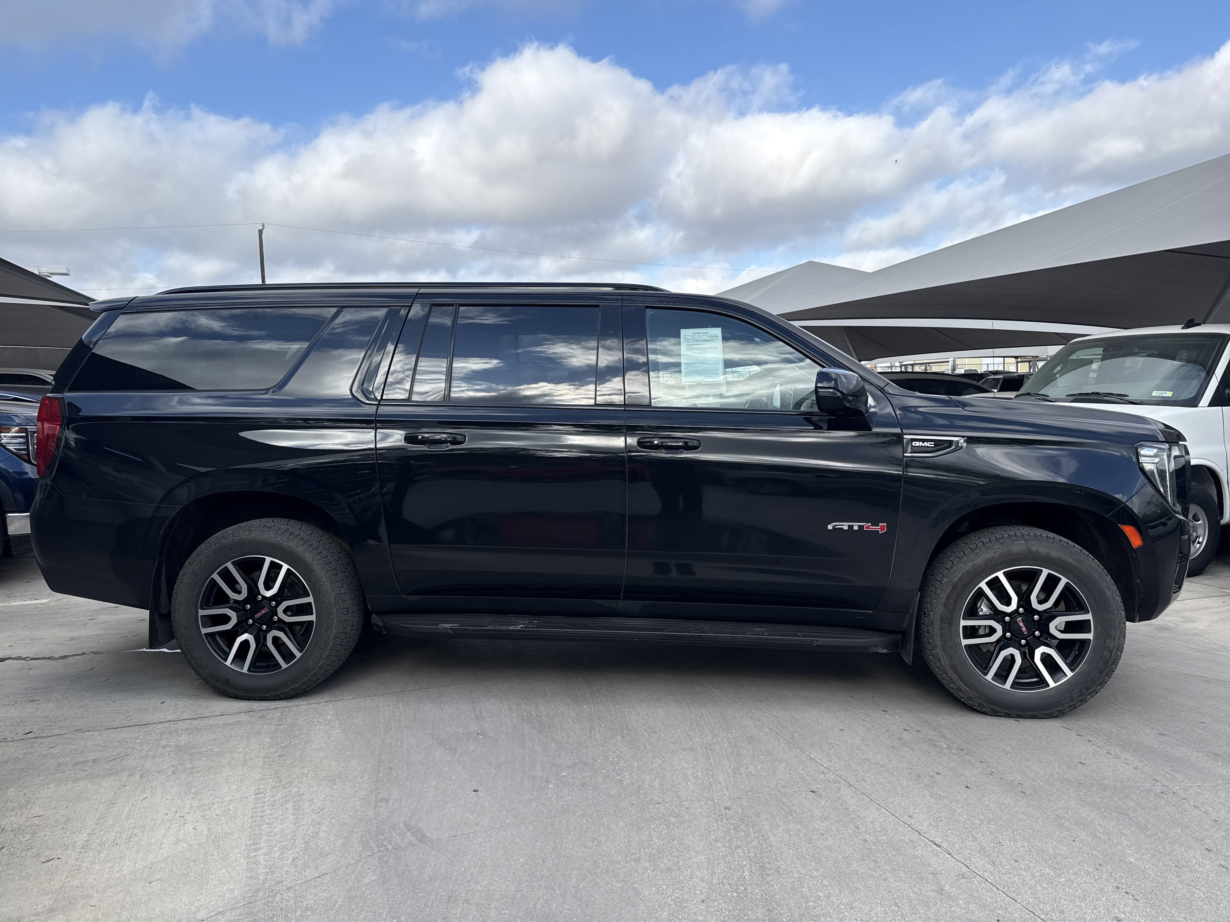 2023 GMC YUKON XL AT4