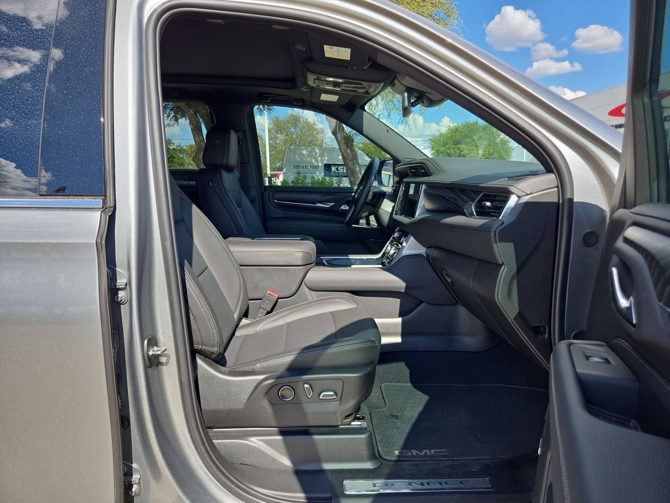 2024 GMC YUKON XL DENALI