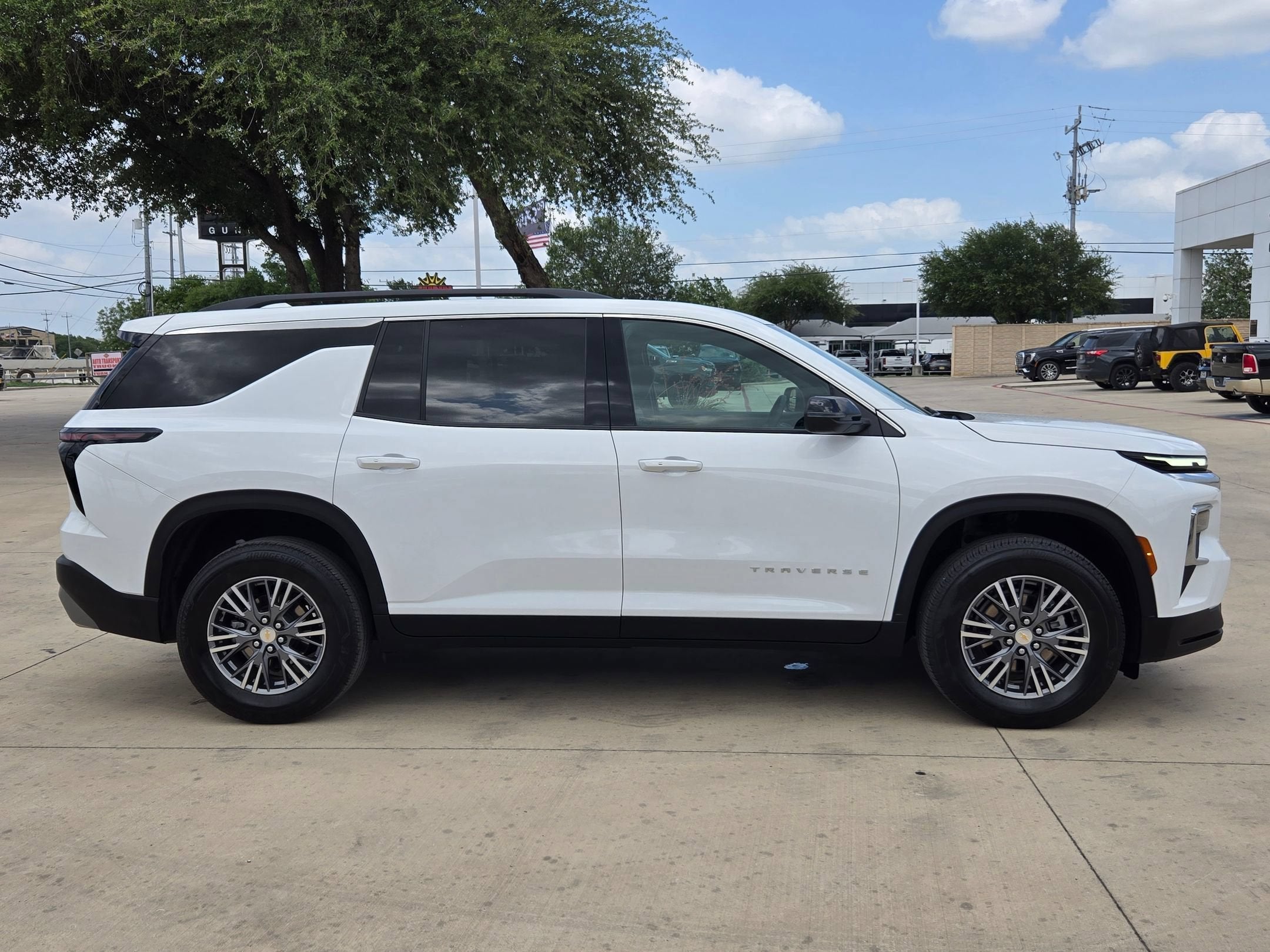 2025 Chevrolet TRAVERSE LT LT