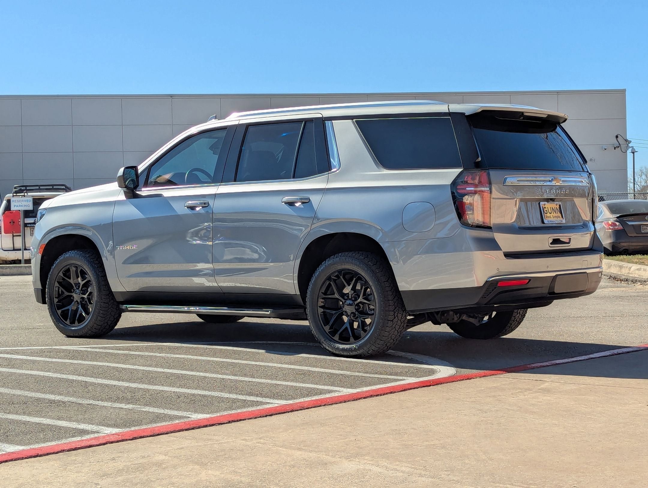 2024 Chevrolet TAHOE LS