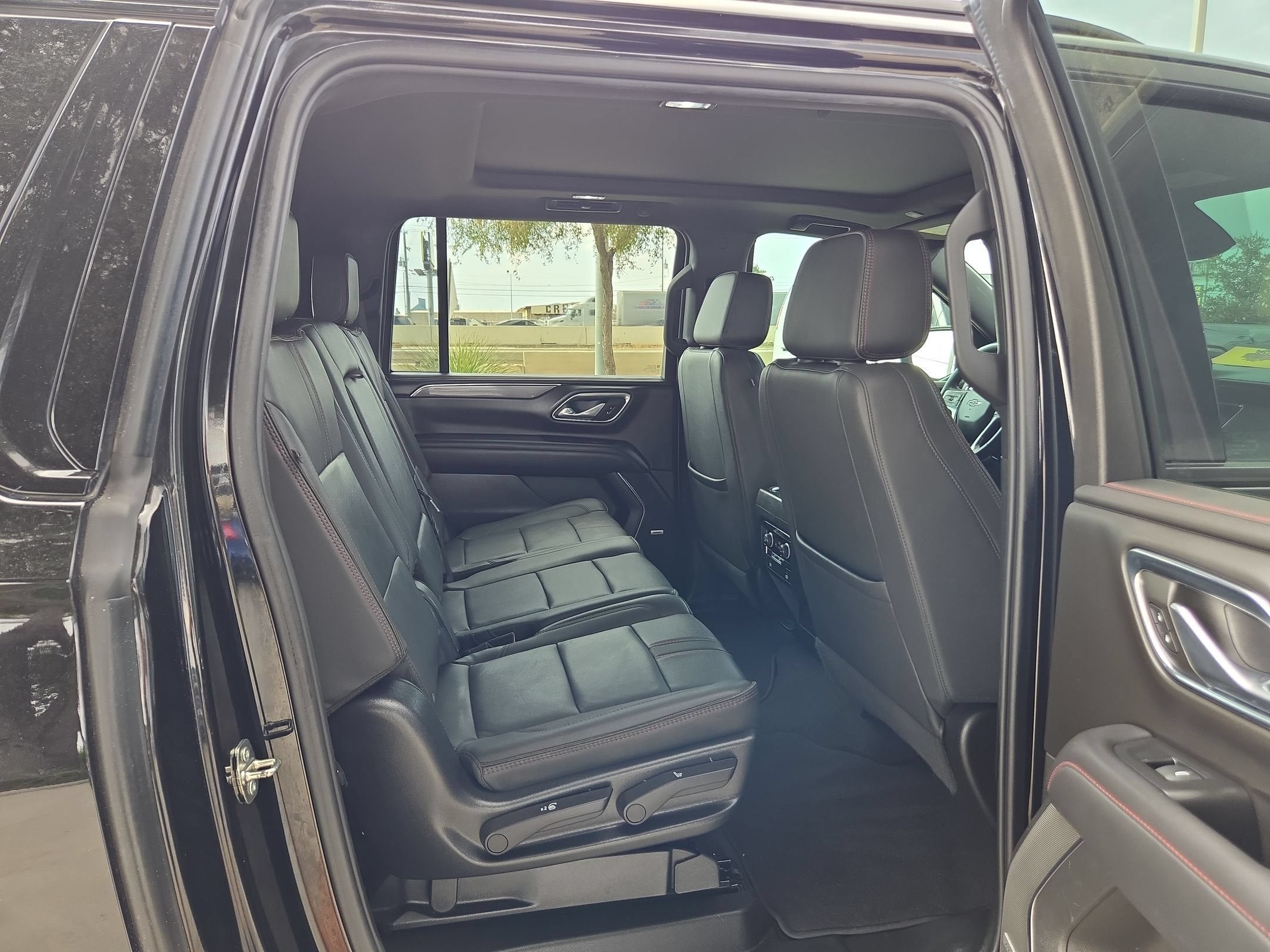 2023 Chevrolet SUBURBAN RST