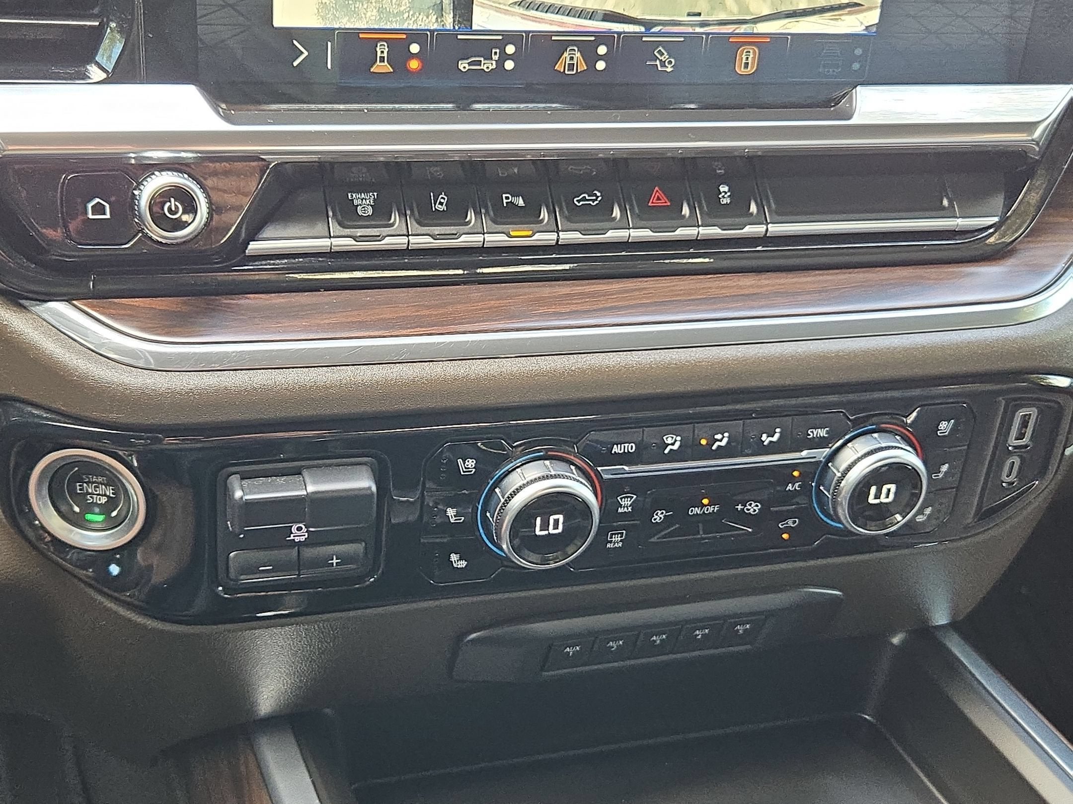 2024 GMC**** SIERRA 3500 4WD SLT