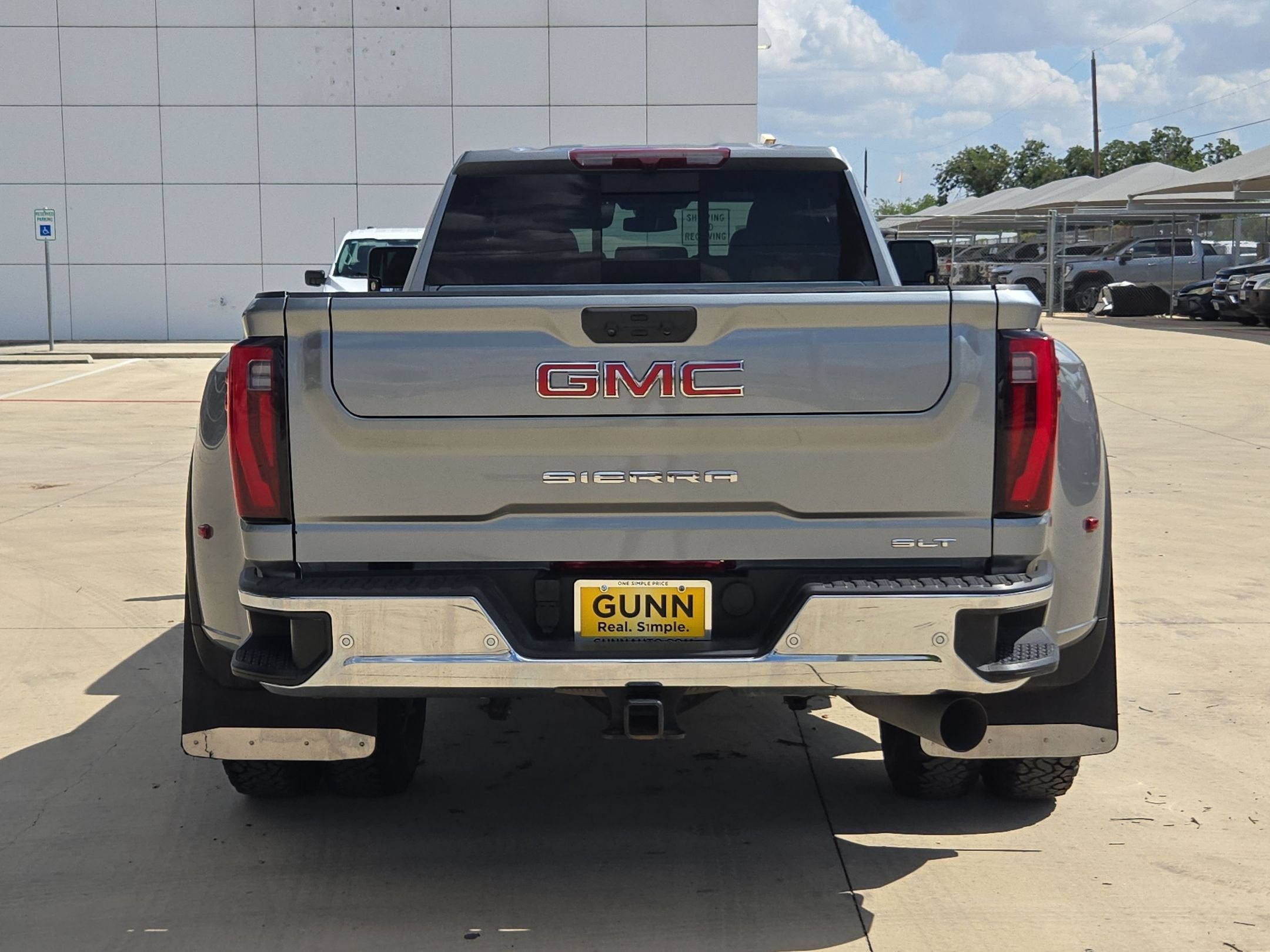 2024 GMC**** SIERRA 3500 4WD SLT