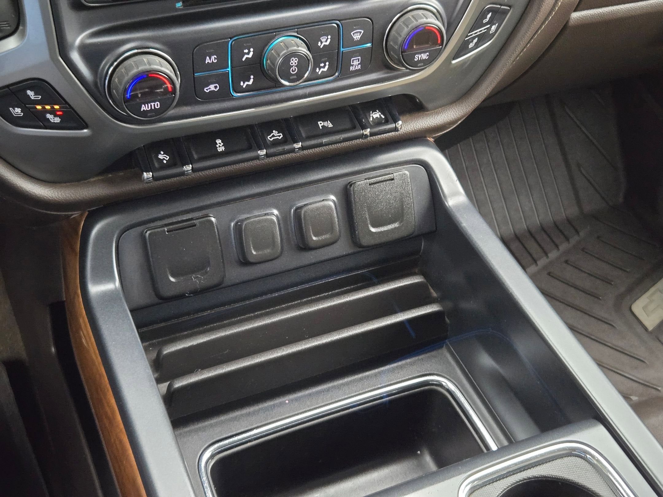 2018 Chevrolet SILVERADO 1500 LTZ