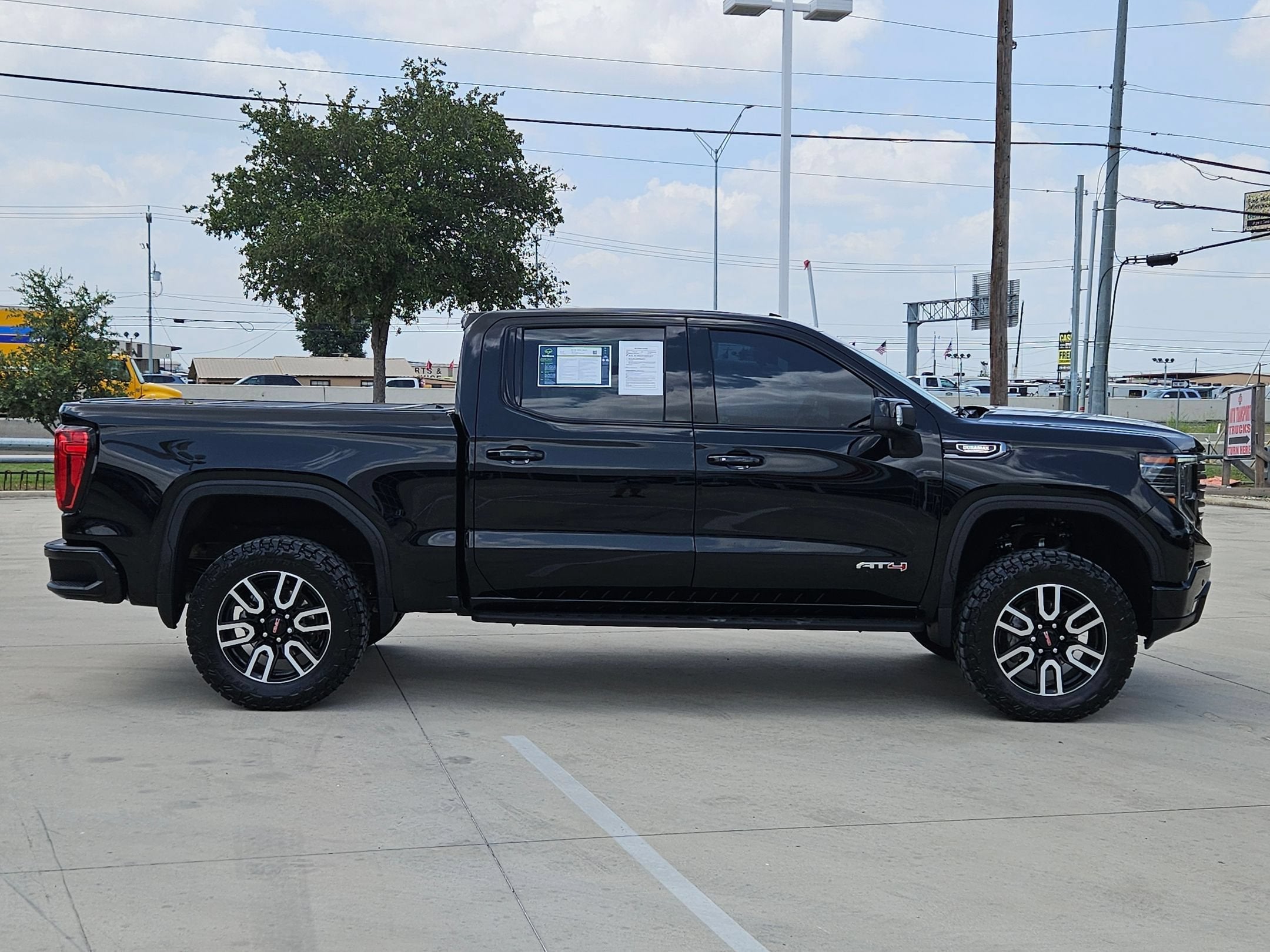 2025 GMC SIERRA 1500 AT4