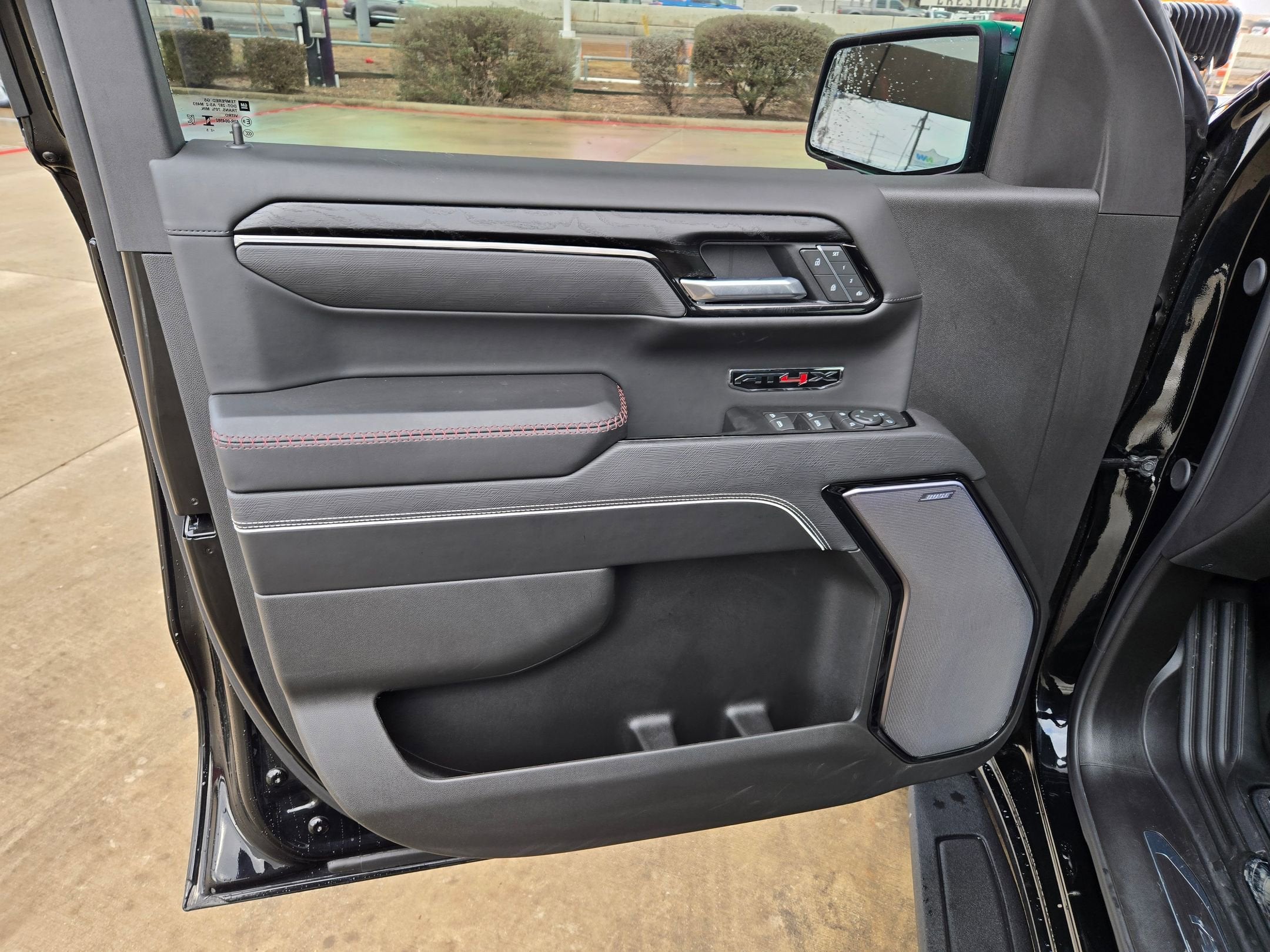 2025 GMC SIERRA 1500 AT4X