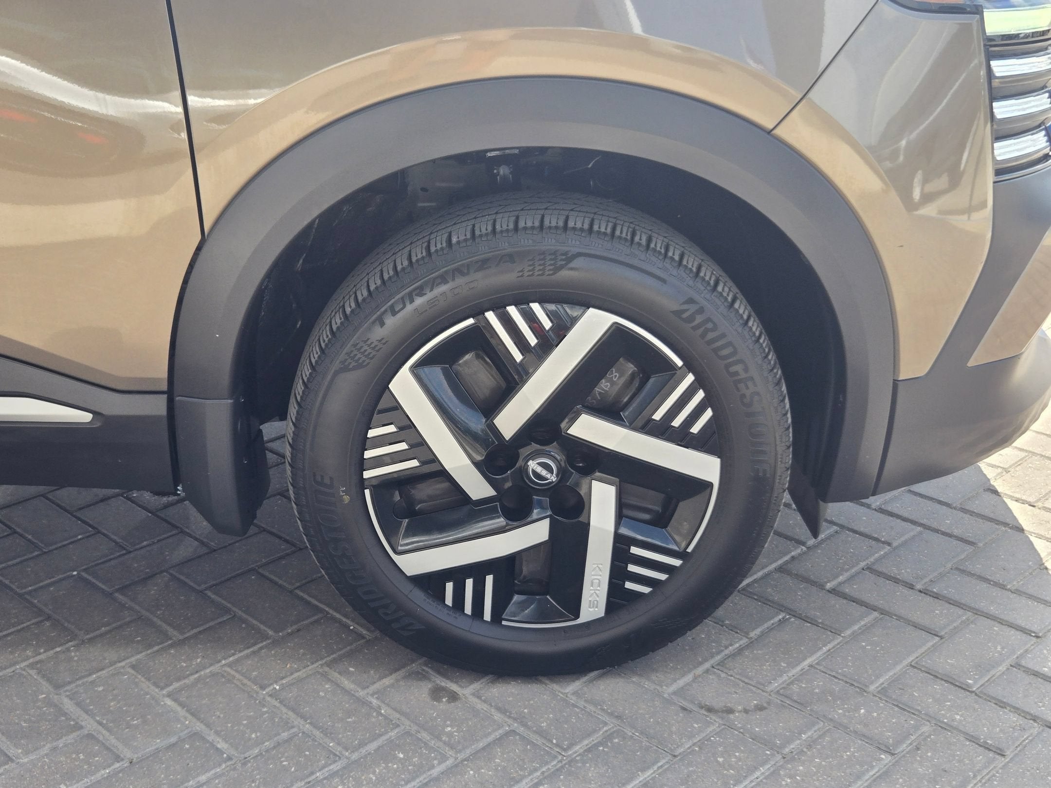 2025 Nissan KICKS MPV SV