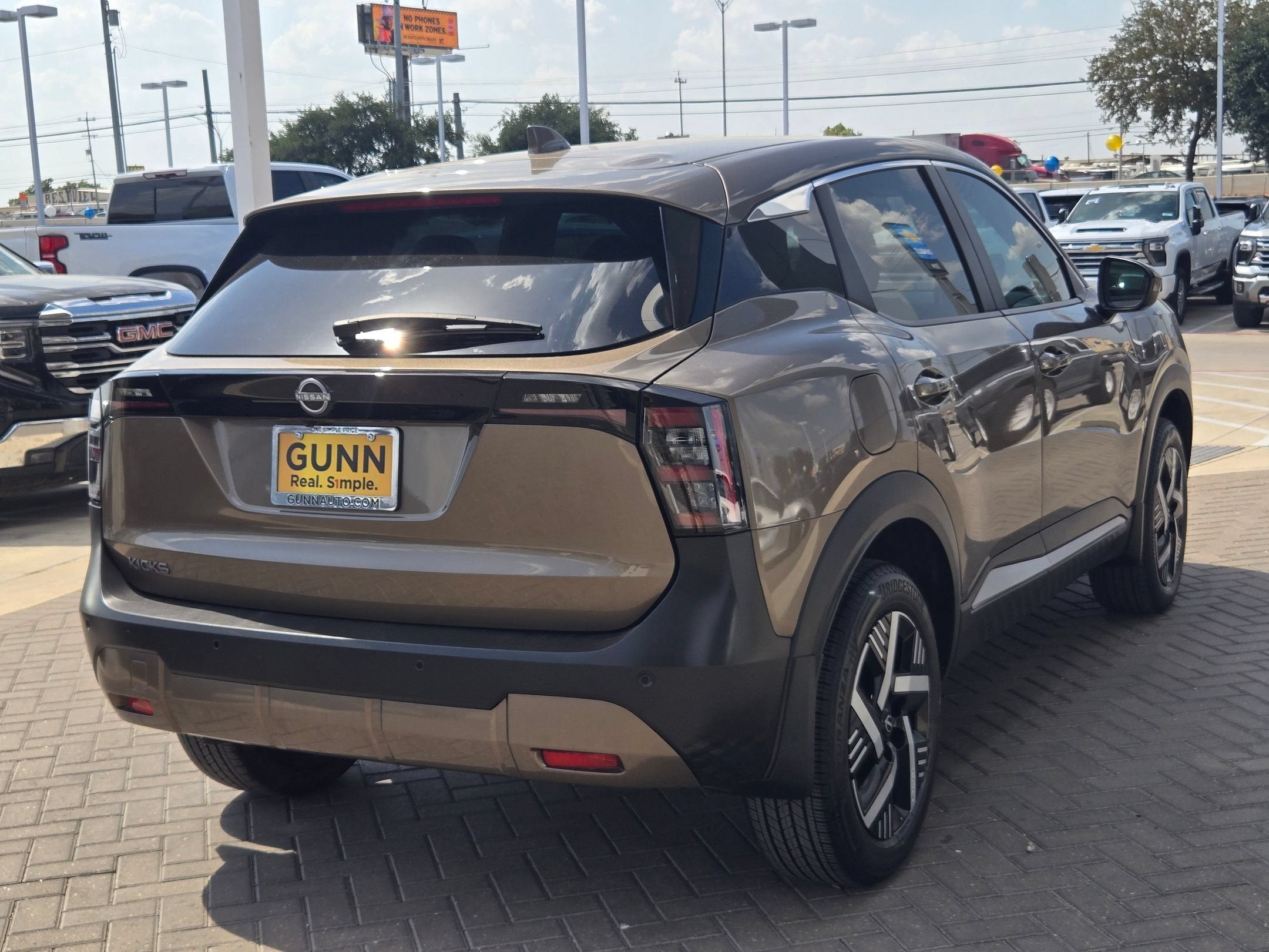 2025 Nissan KICKS MPV SV