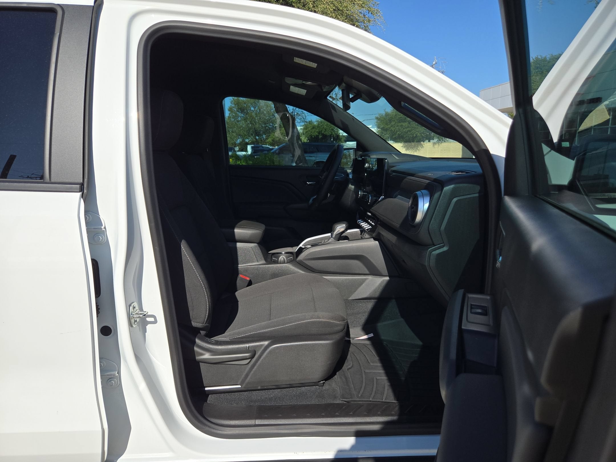 2024 Chevrolet Colorado 2WD LT