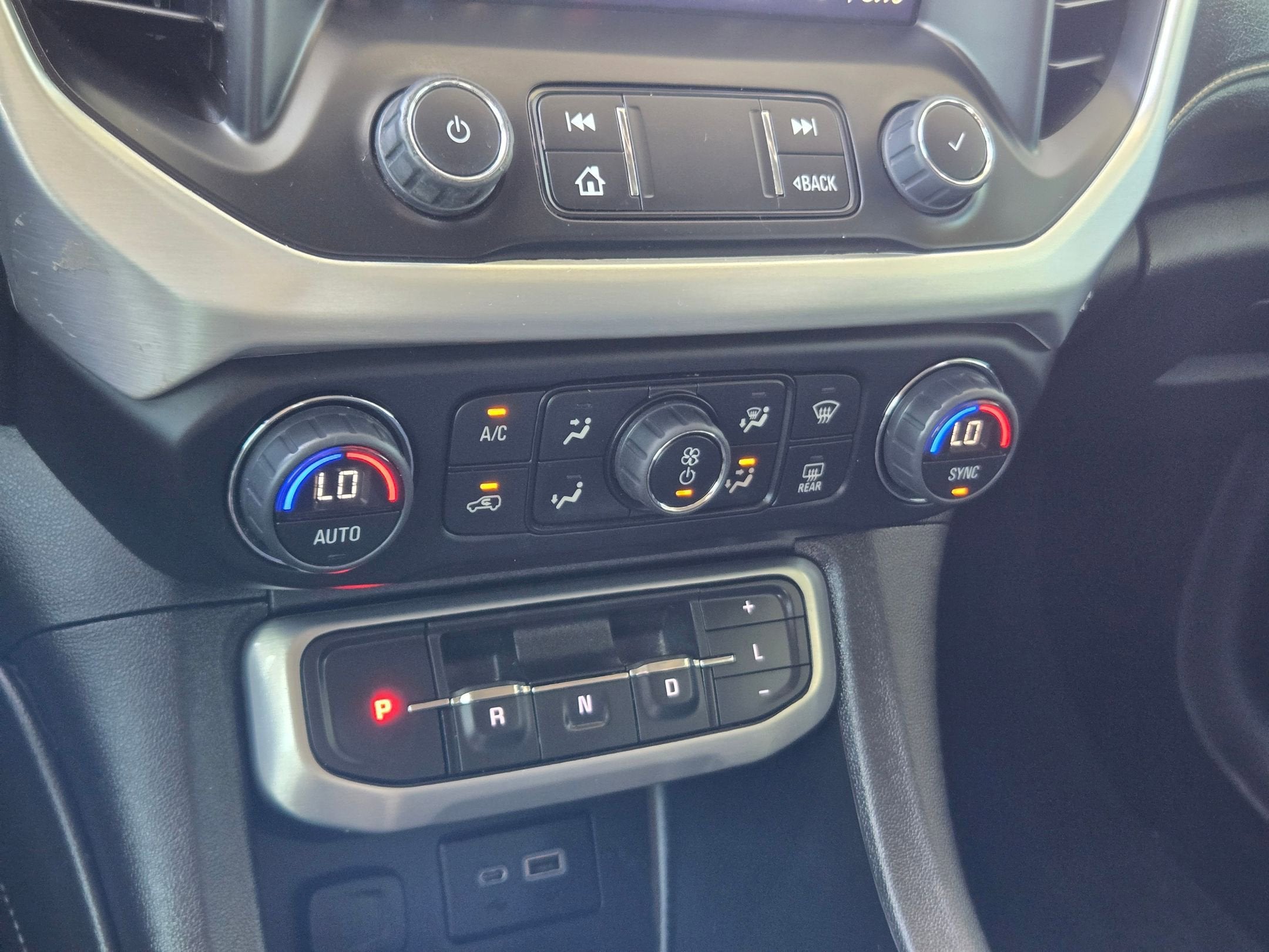 2022 GMC Acadia SLE