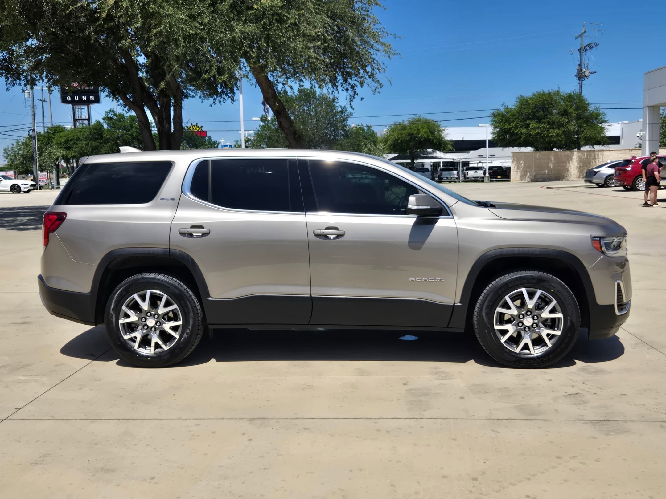 2022 GMC Acadia SLE