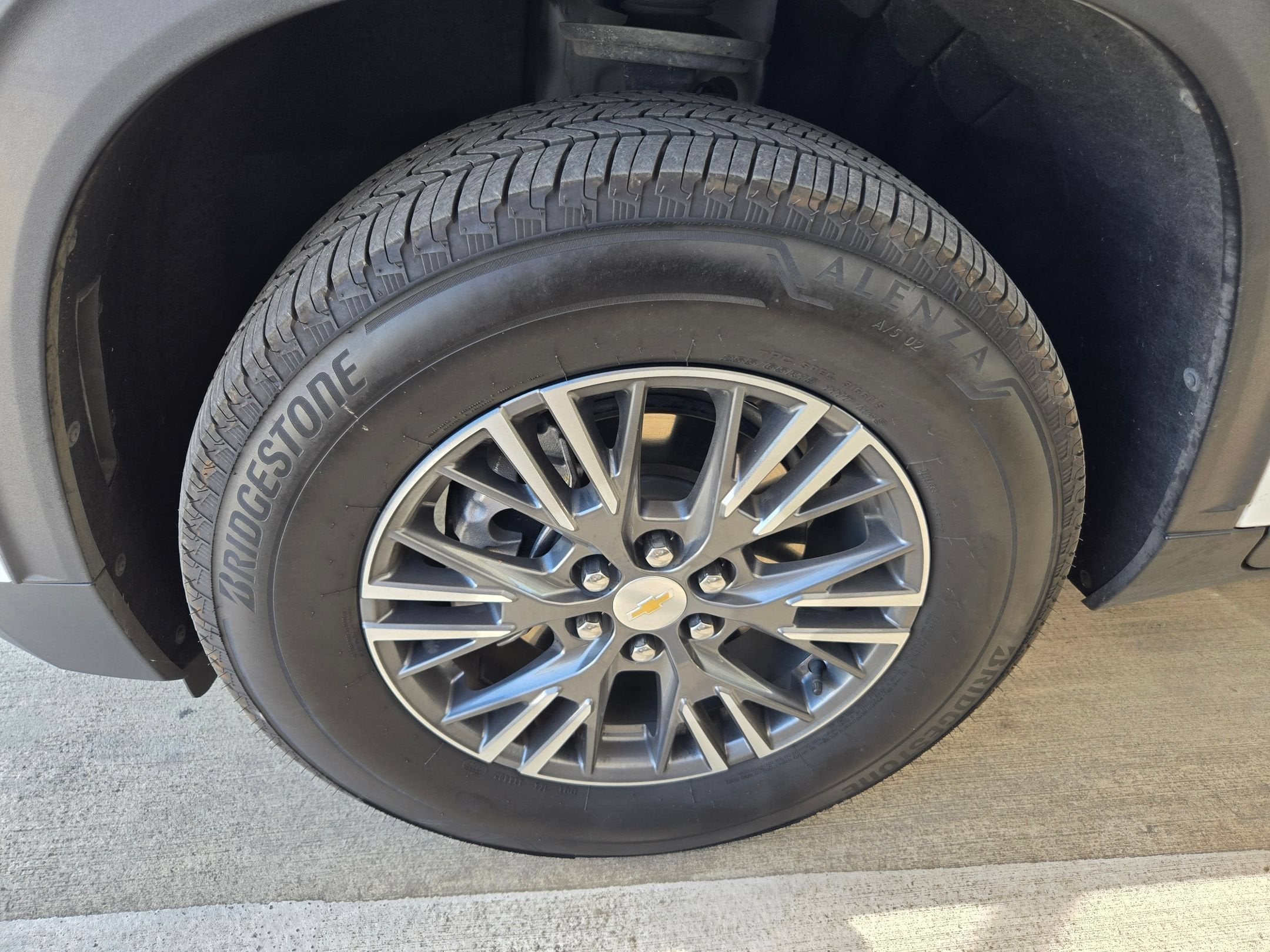 2026 Chevrolet Traverse FWD LT