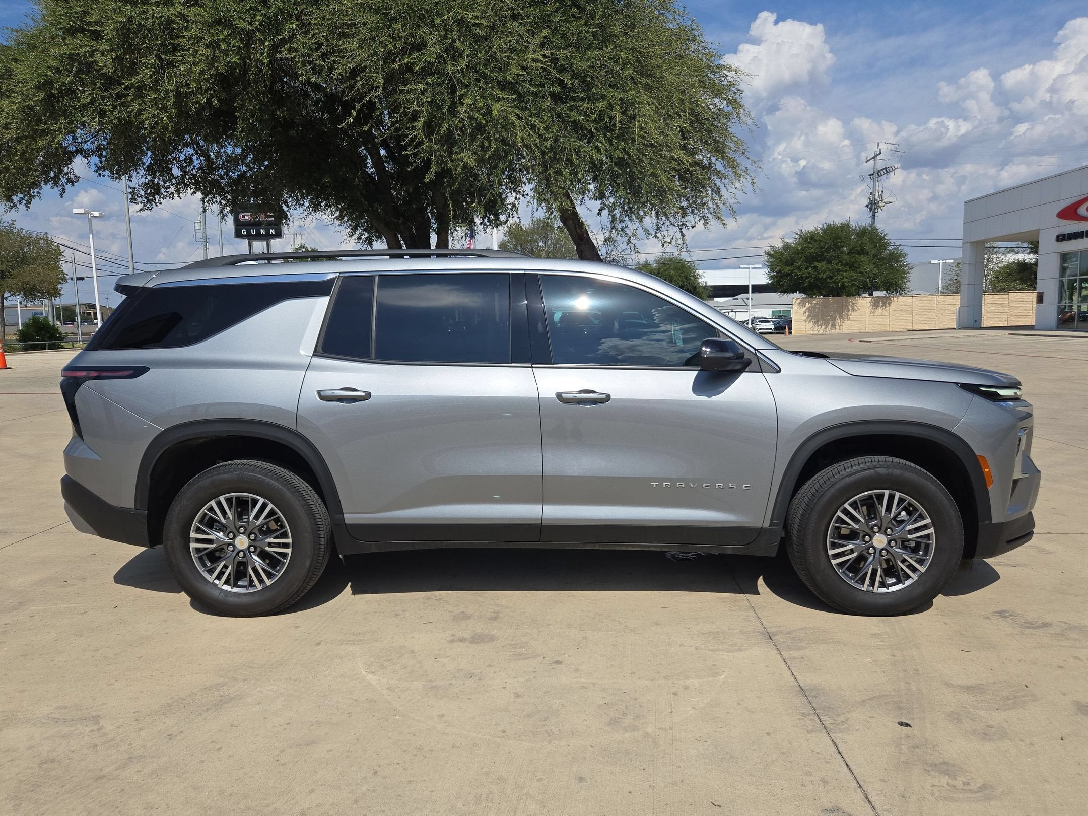 2026 Chevrolet Traverse FWD LT