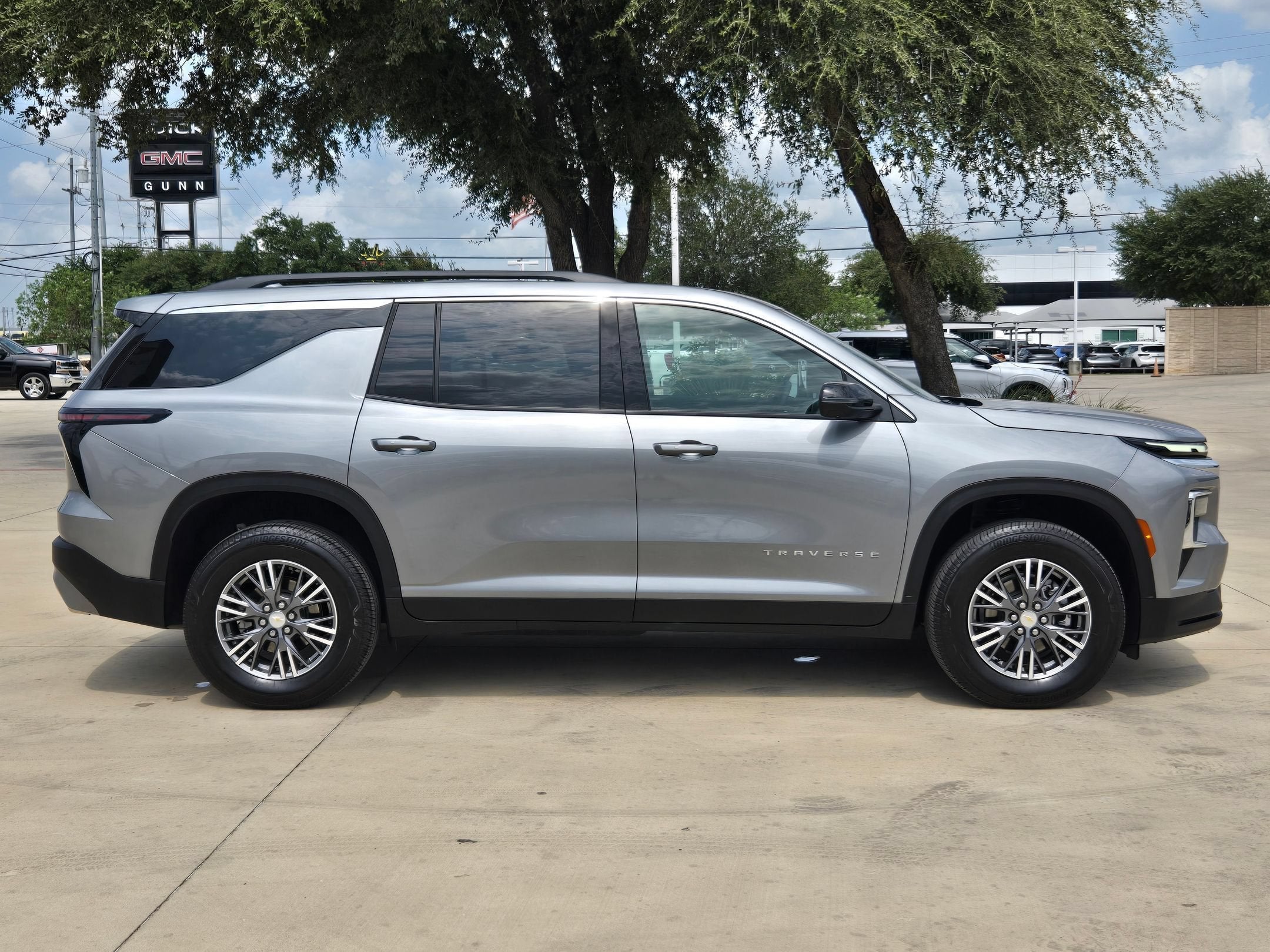 2026 Chevrolet Traverse AWD LT