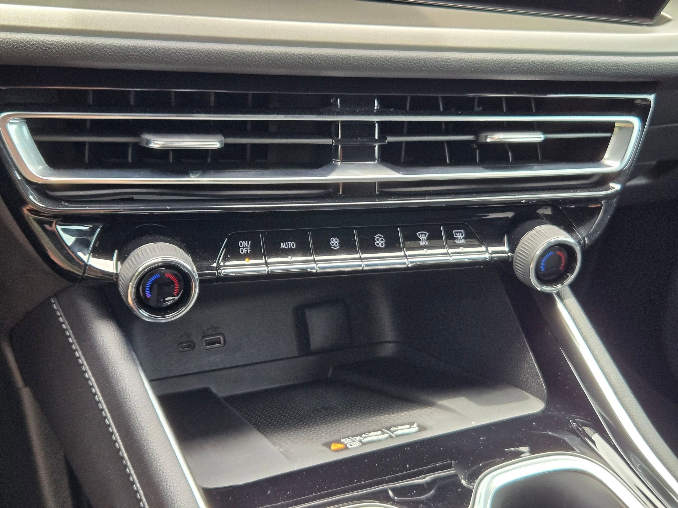 2025 Chevrolet Traverse AWD LT