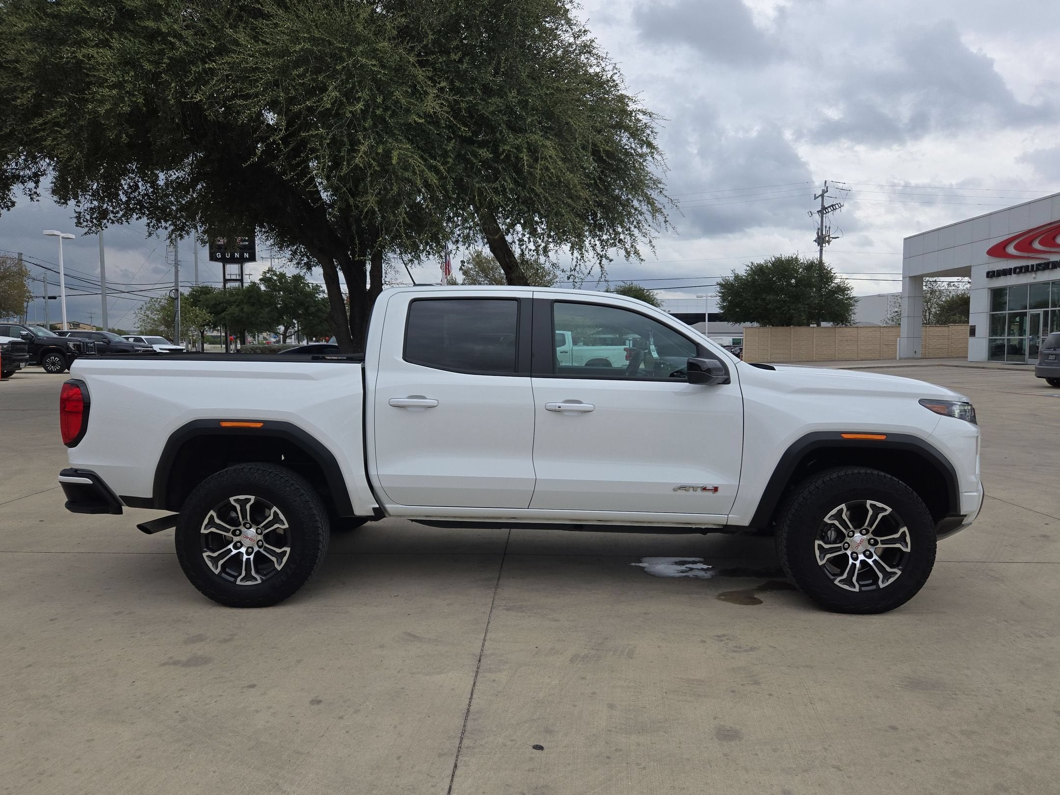 2025 GMC Canyon 4WD AT4