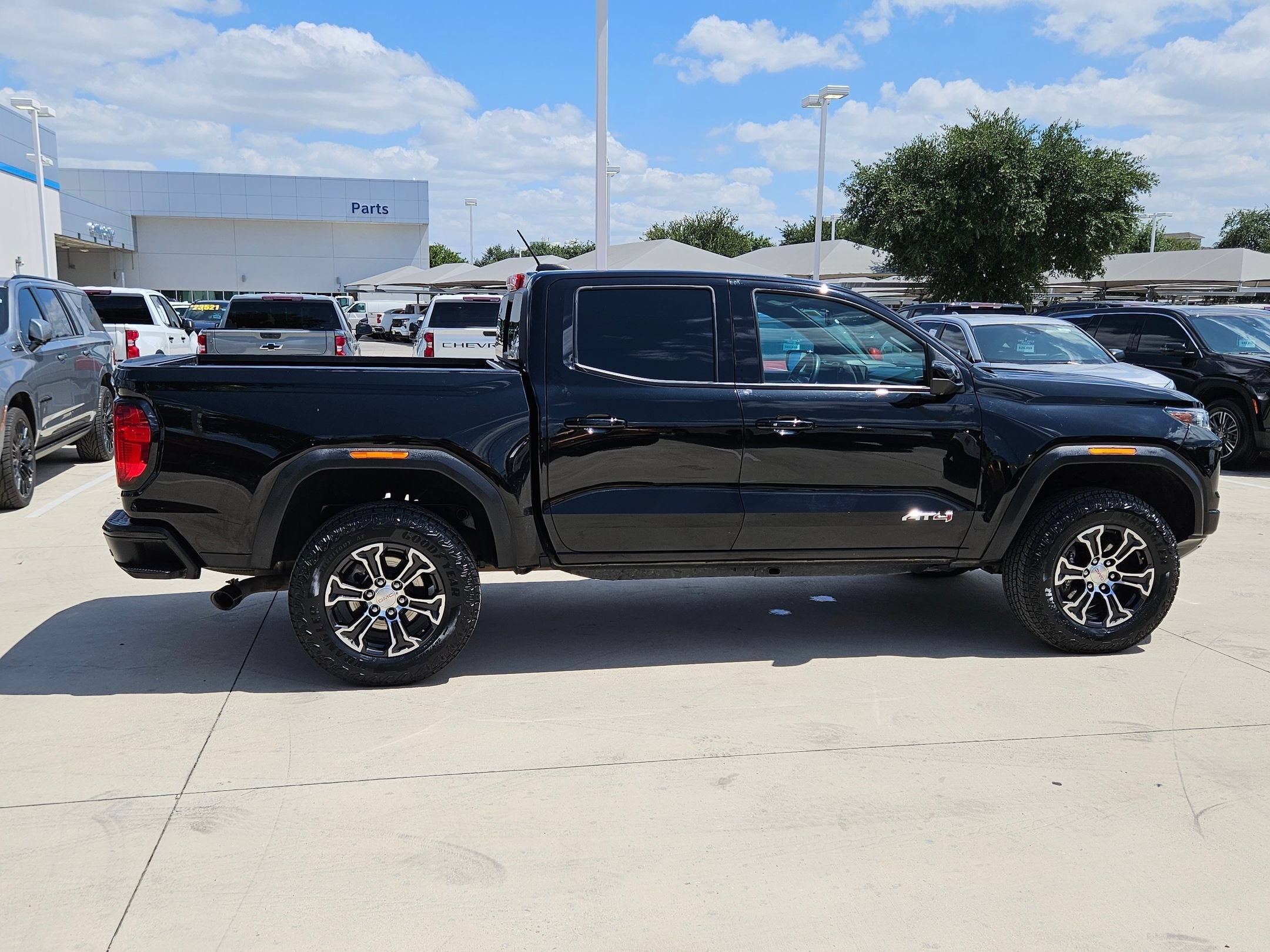 2024 GMC Canyon 4WD AT4