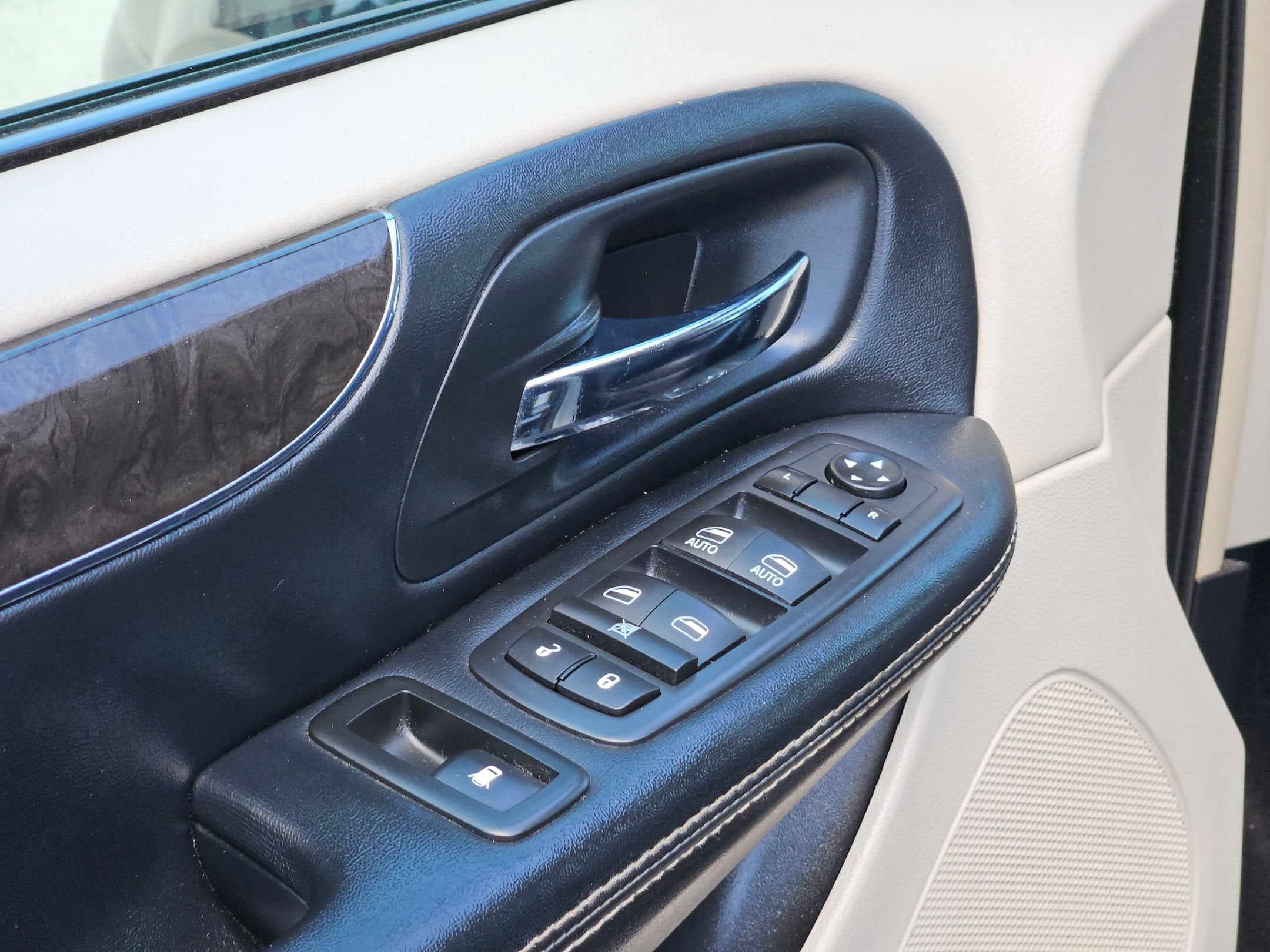 2016 Chrysler Town & Country Touring