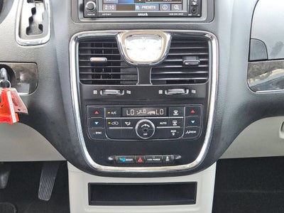 2016 Chrysler Town & Country Touring