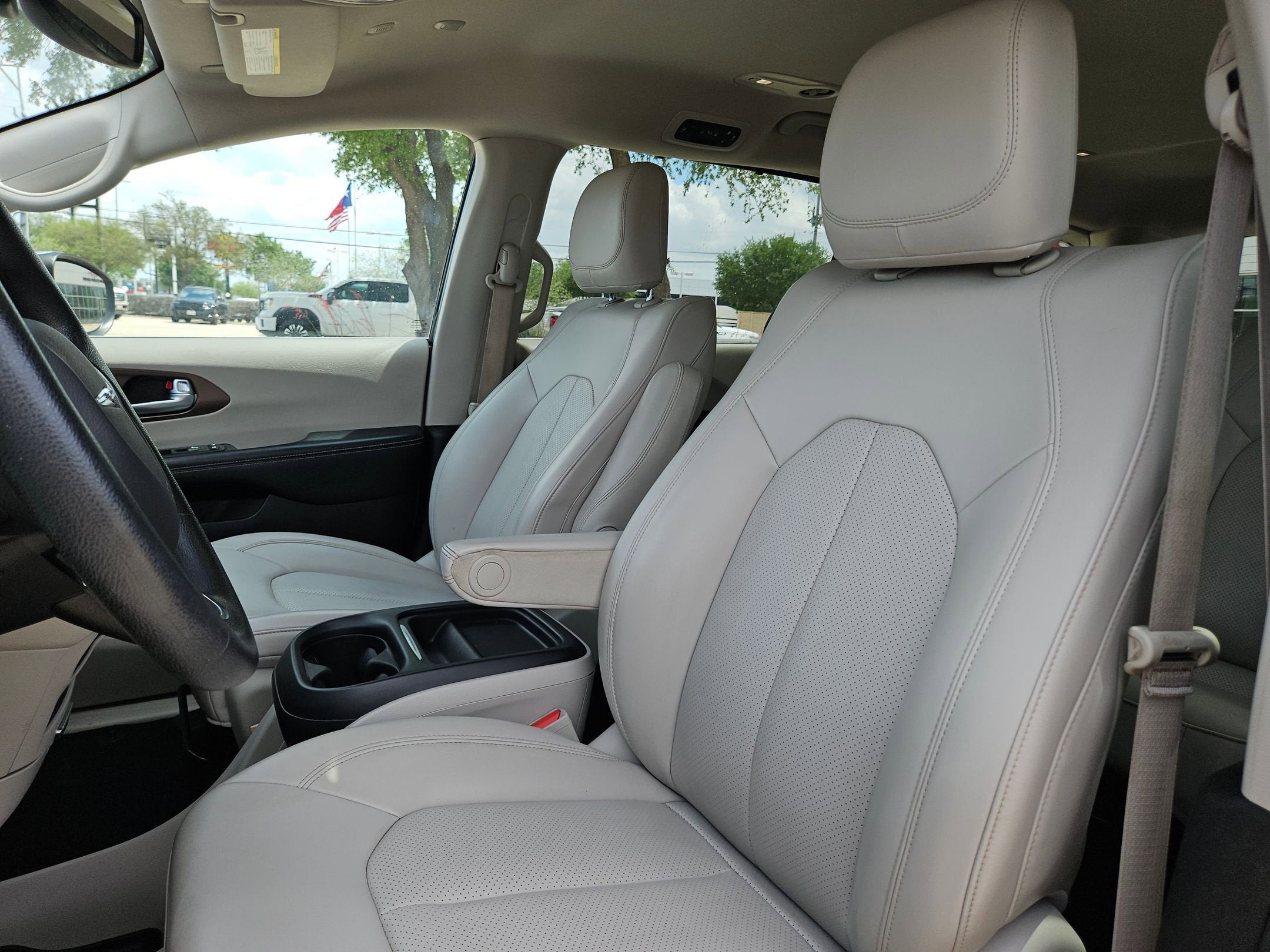 2021 Chrysler Voyager LXI