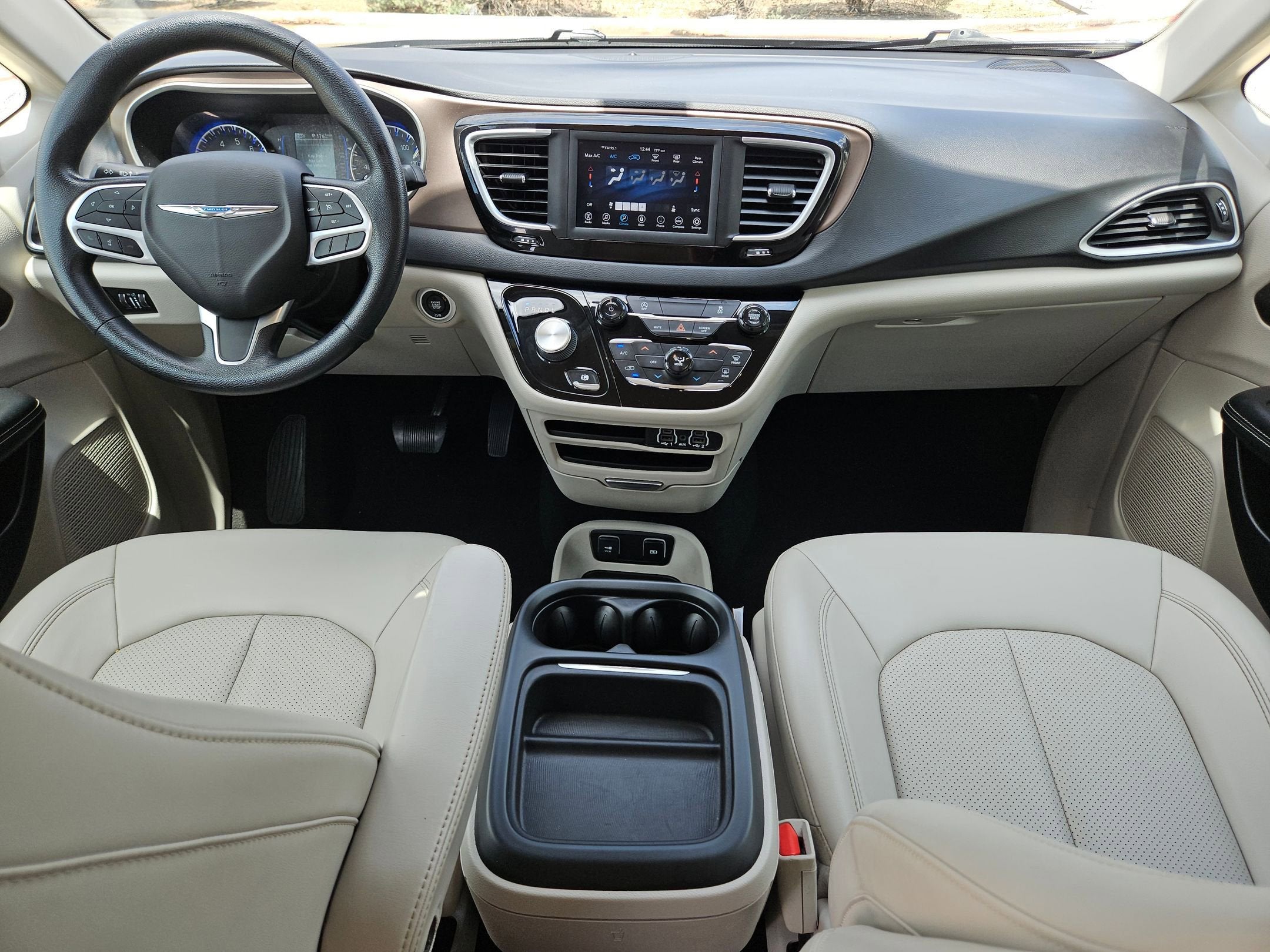 2021 Chrysler Voyager LXI