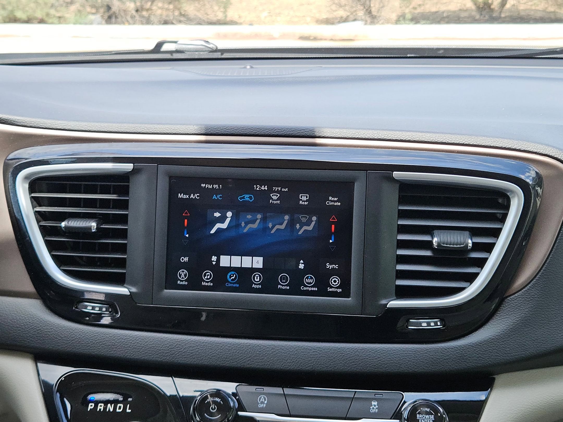 2021 Chrysler Voyager LXI