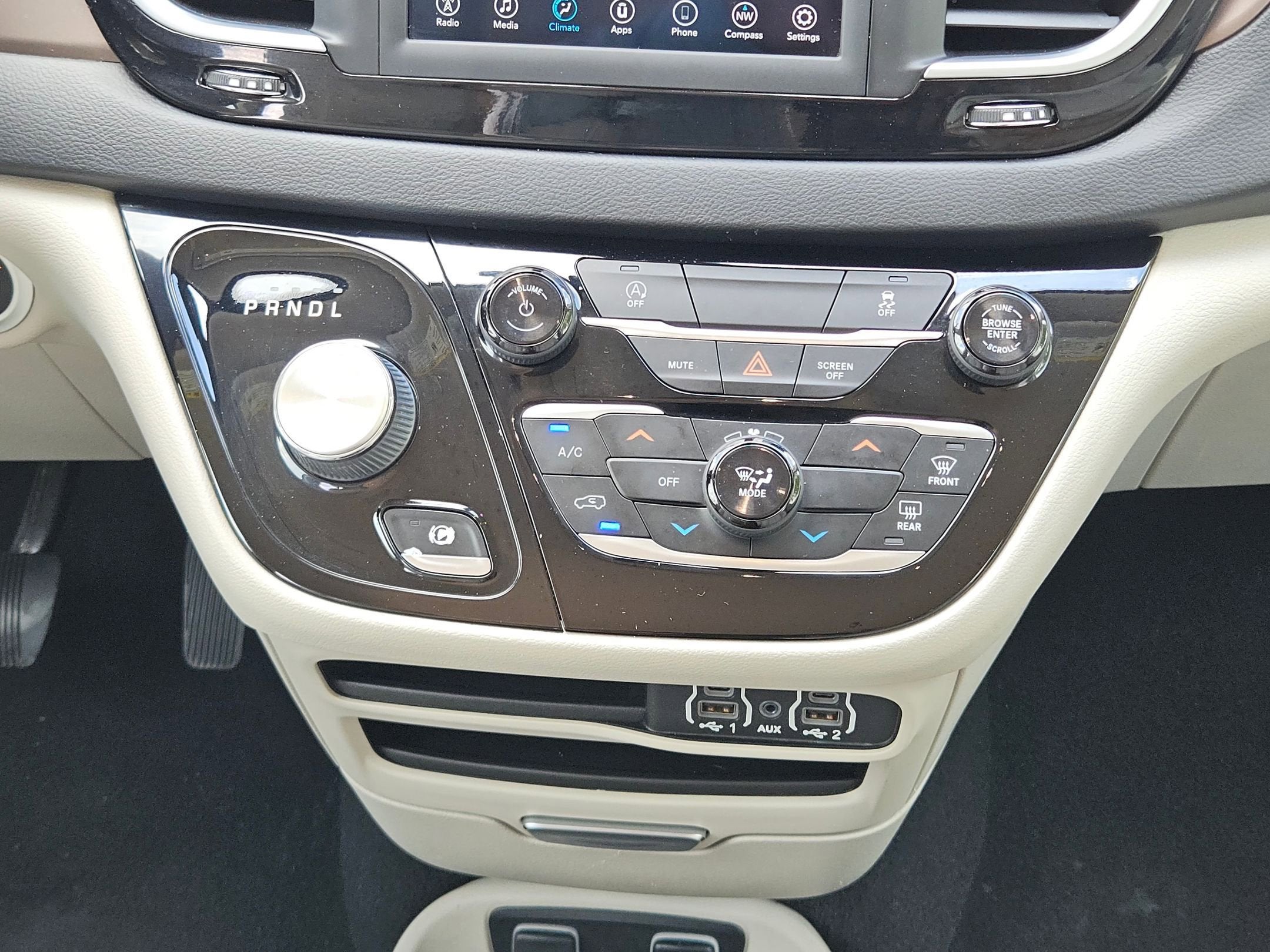 2021 Chrysler Voyager LXI