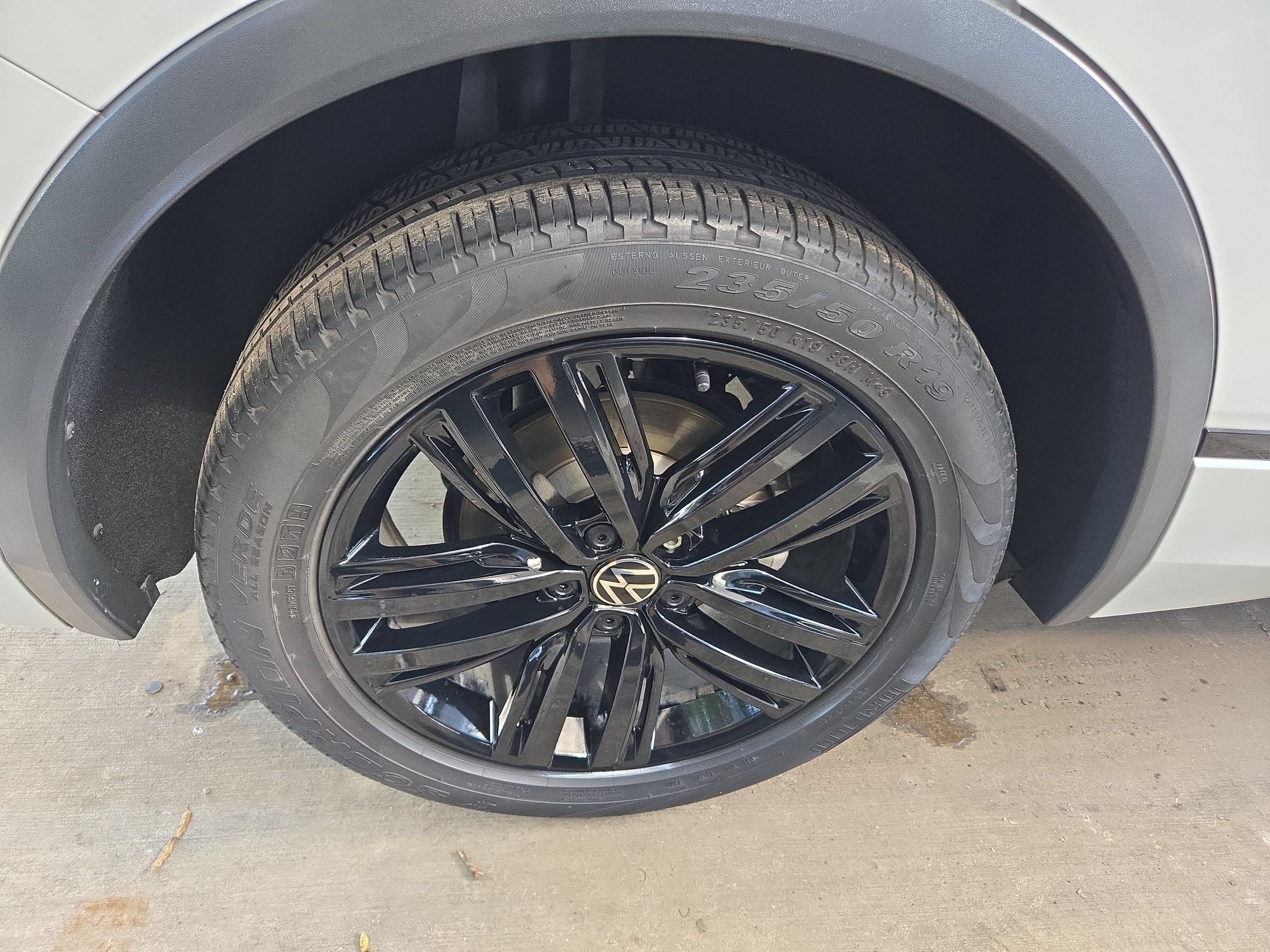 2022 Volkswagen Tiguan SE R-Line Black