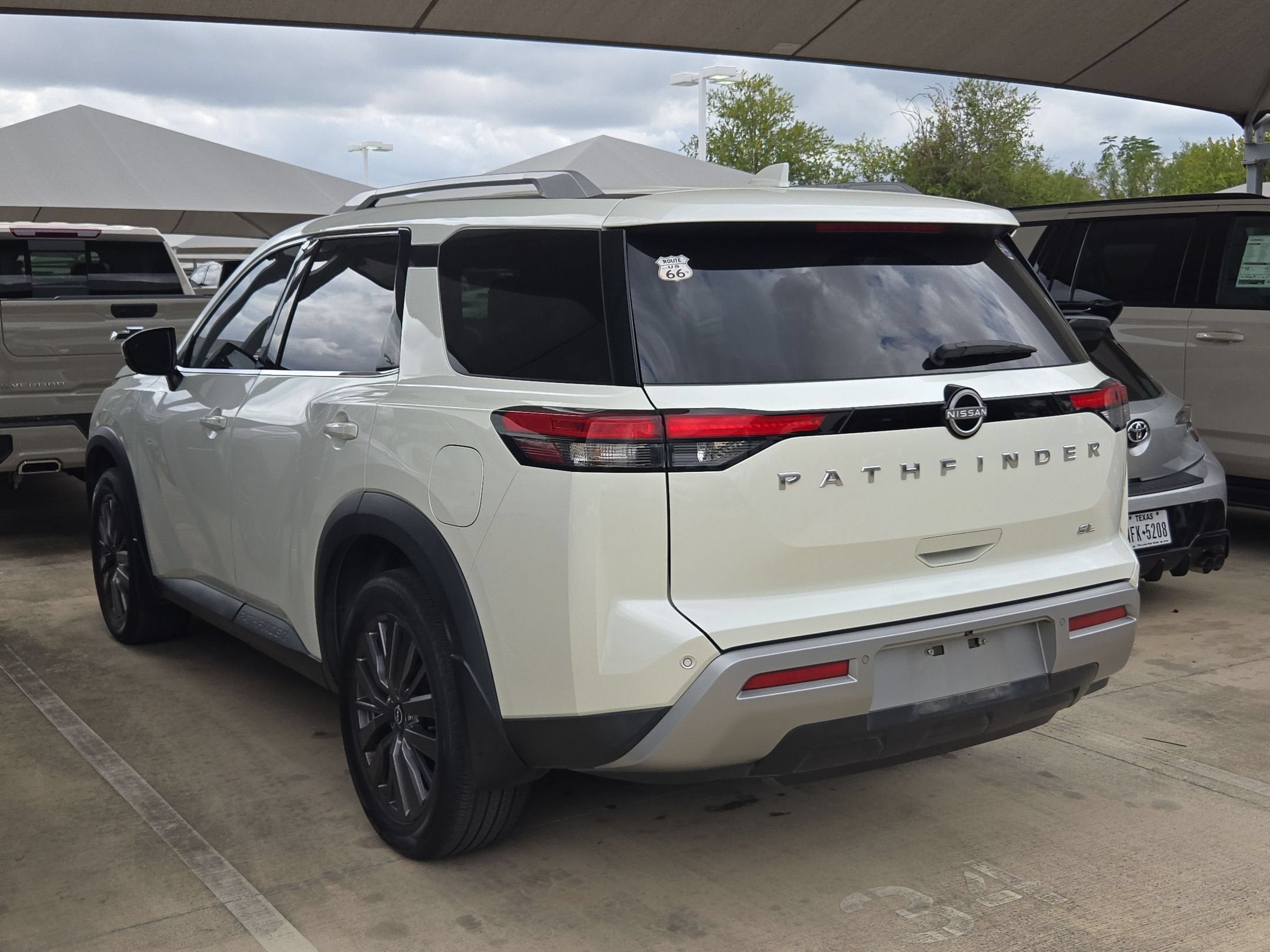 2024 Nissan Pathfinder SL