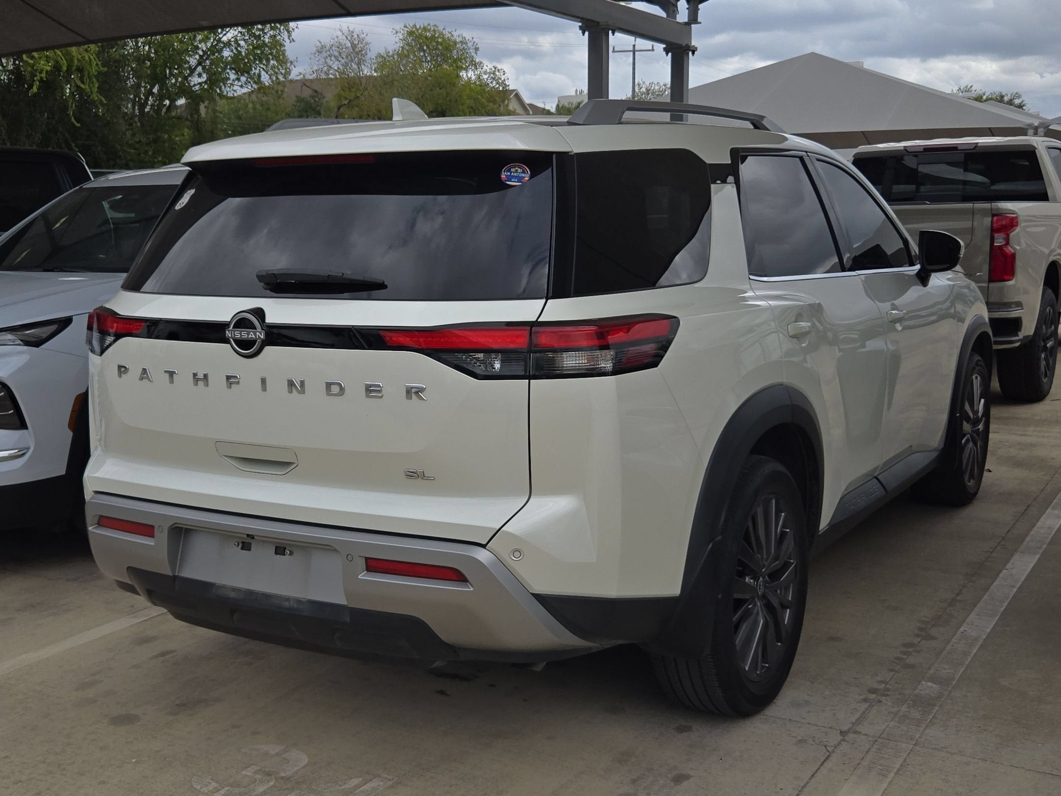 2024 Nissan Pathfinder SL
